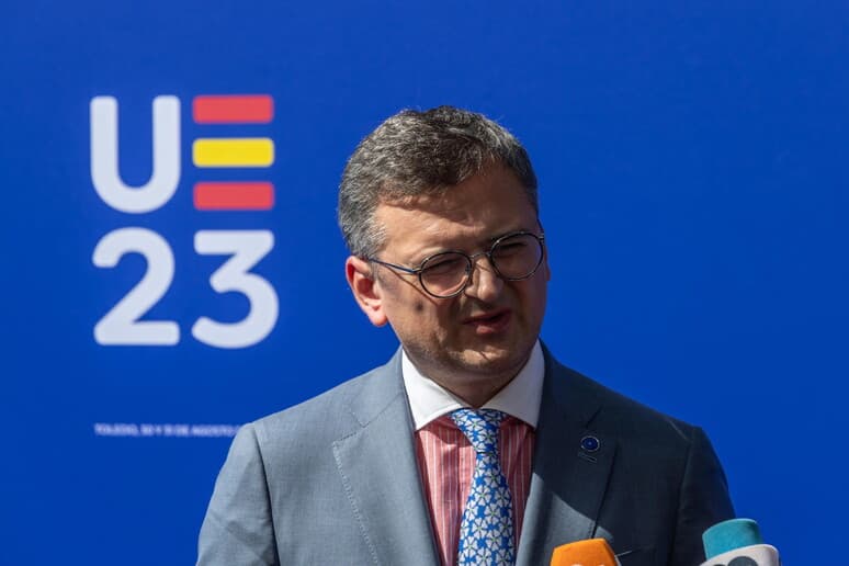 Kuleba: Ata që kritikojnë kundërsulmin ukrainas, duhet të heshtin