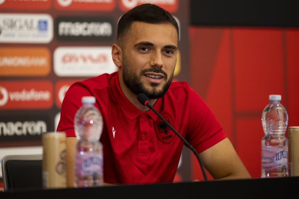 Bajrami: Jam i lumtur me trajnerin Sylvinho, më ka ndihmuar shumë