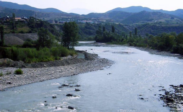 Kërkohej si i mbytur në lumin Devoll, i moshuari gjendet shëndoshë e mirë