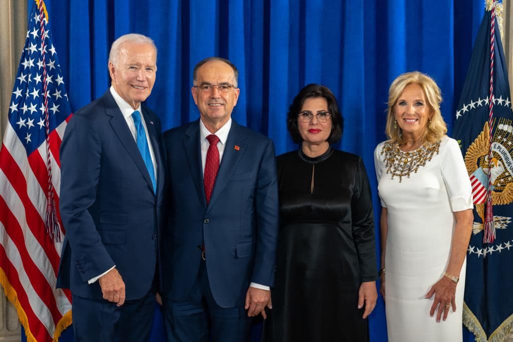 Begaj takon Biden: Miq dhe partnerë të bashkuar nga një aleancë vlerash