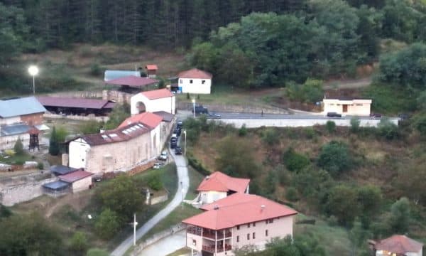 Policia e Kosovës raporton për konfiskim të armëve pa leje në katër shtëpi të serbëve në Banjskë