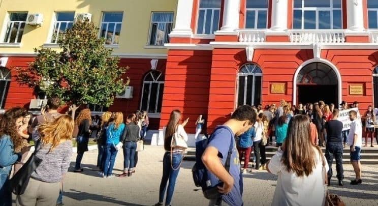 Nis sot viti i ri akademik, Universitetet hapin dyert