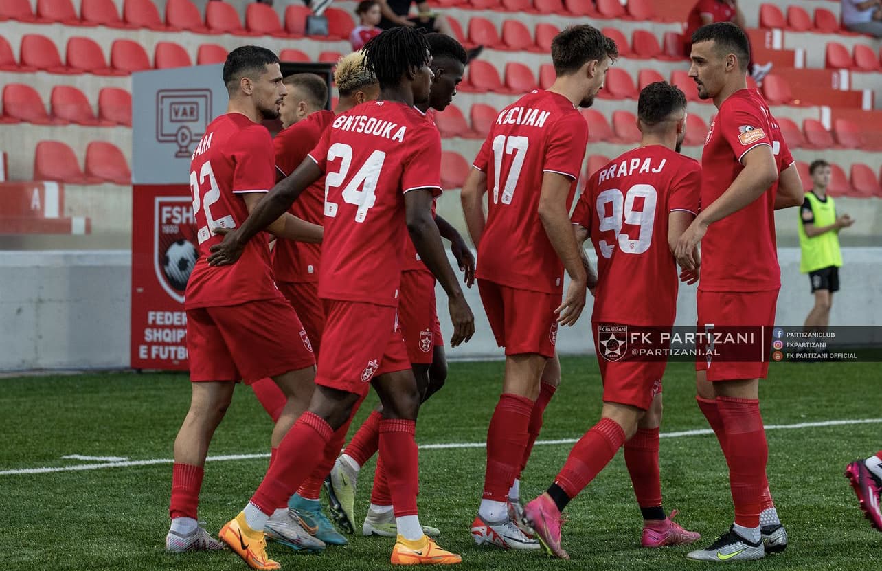 Bintsouka shkëlqen me tripletë, Partizani fiton ndeshjen e shtatë golave
