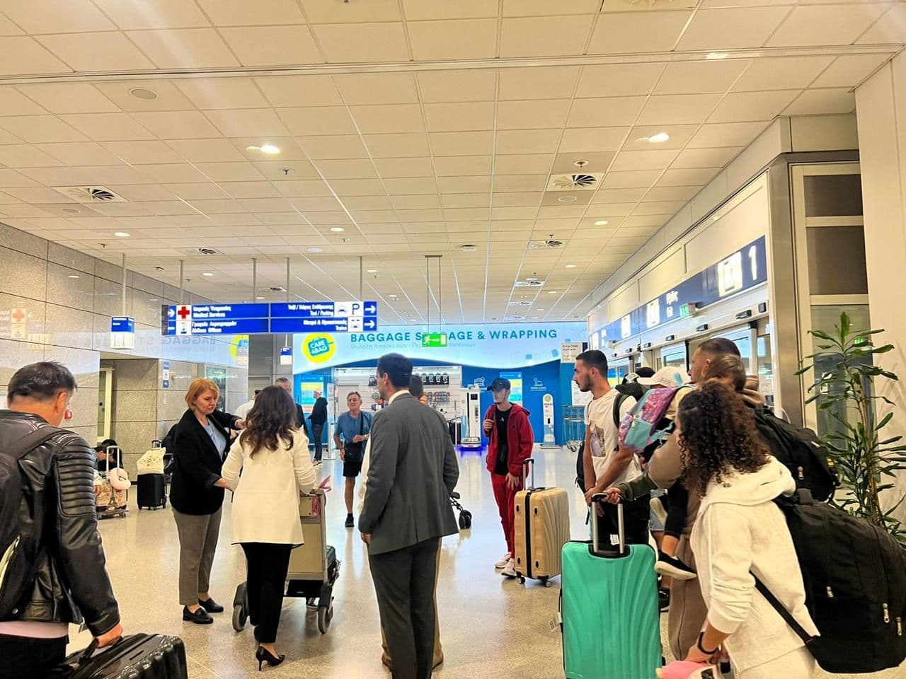 20 shqiptarë largohen nga Izraeli me fluturimin e linjave ajrore greke