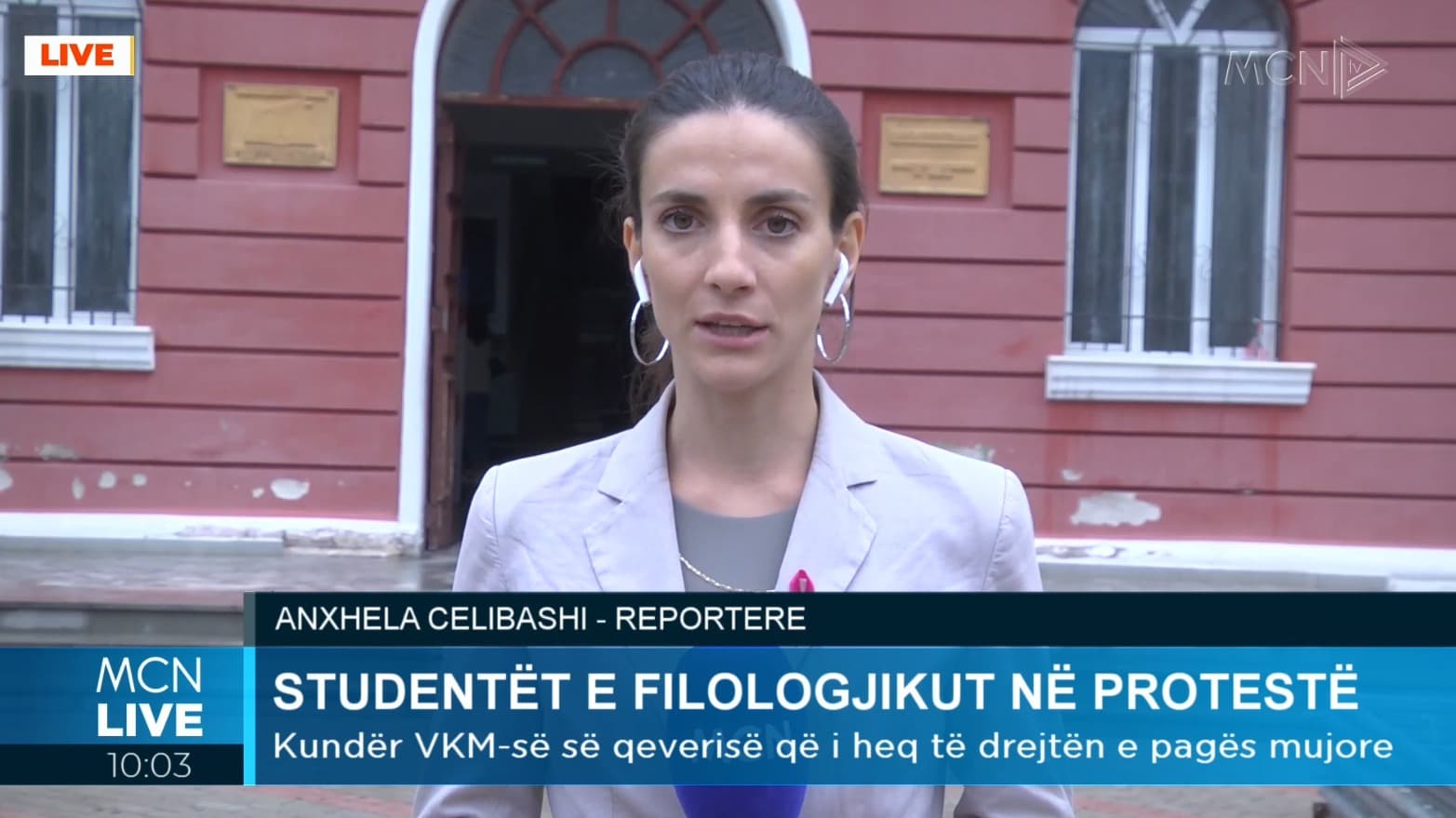Protestë kundër VKM-së që u heq pagën mujore/ Celibashi: Studentët kanë bojkotuar mësimin, sallat janë bosh (VIDEO)