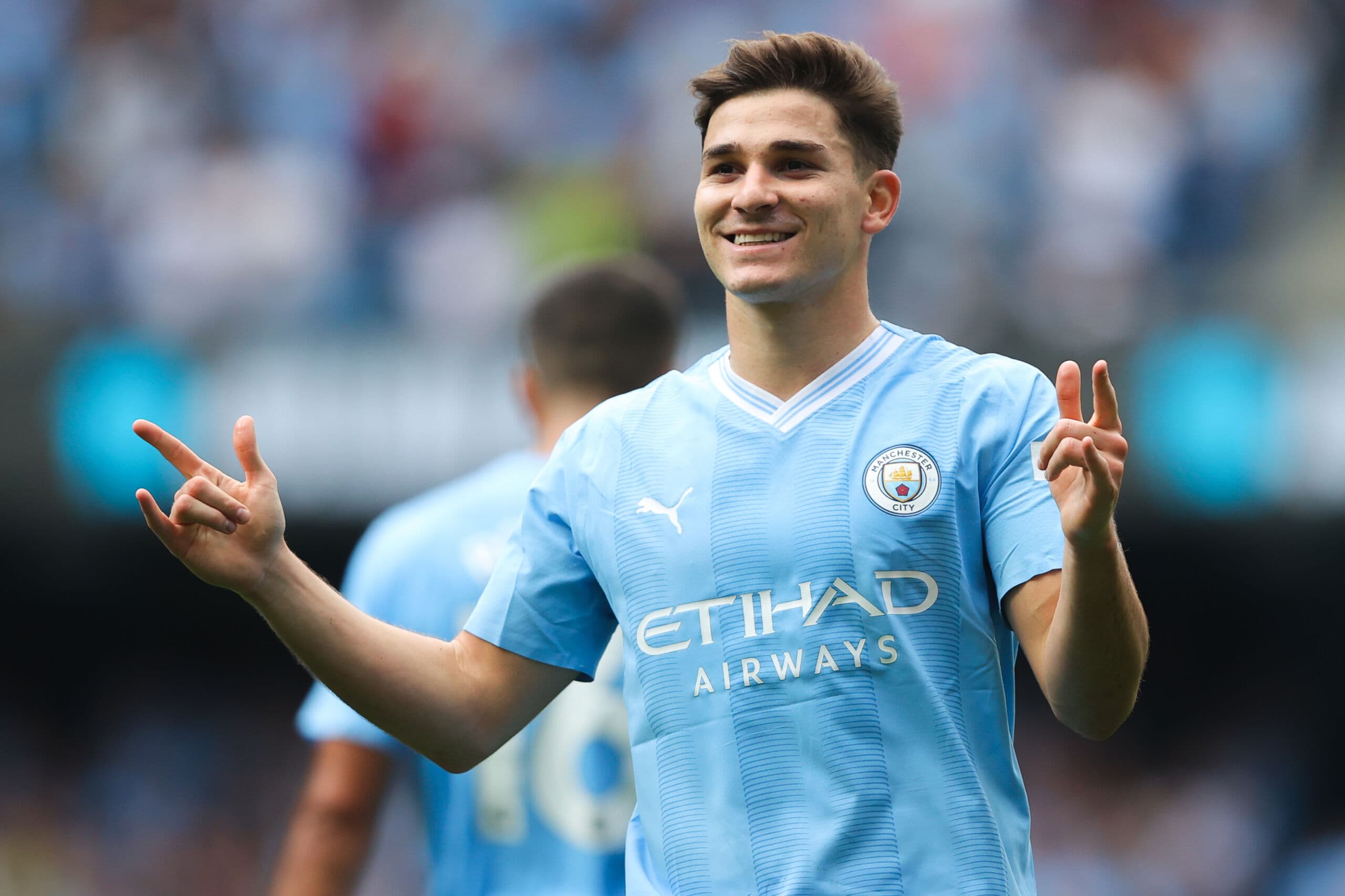 Barcelona , interes për Julian Alvarez