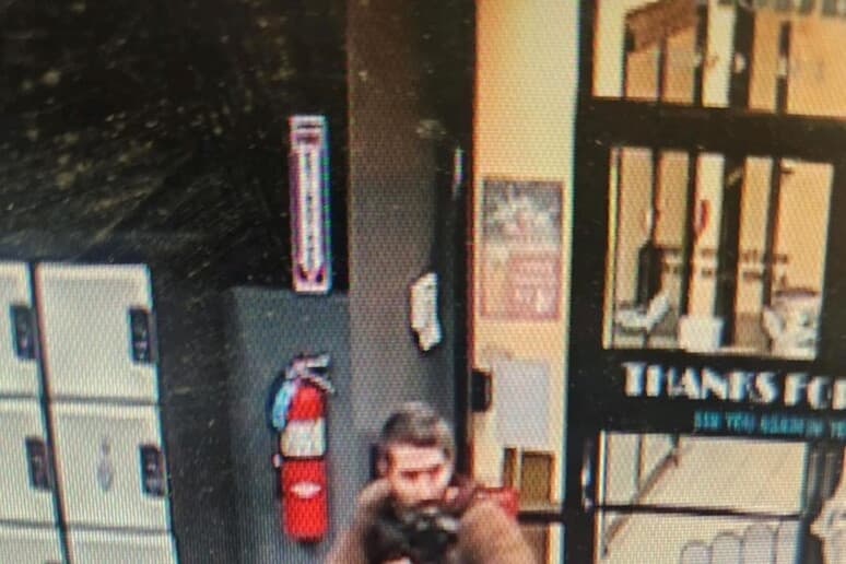 Masakër me së paku 20 të vrarë në SHBA, i dyshuari në arrati