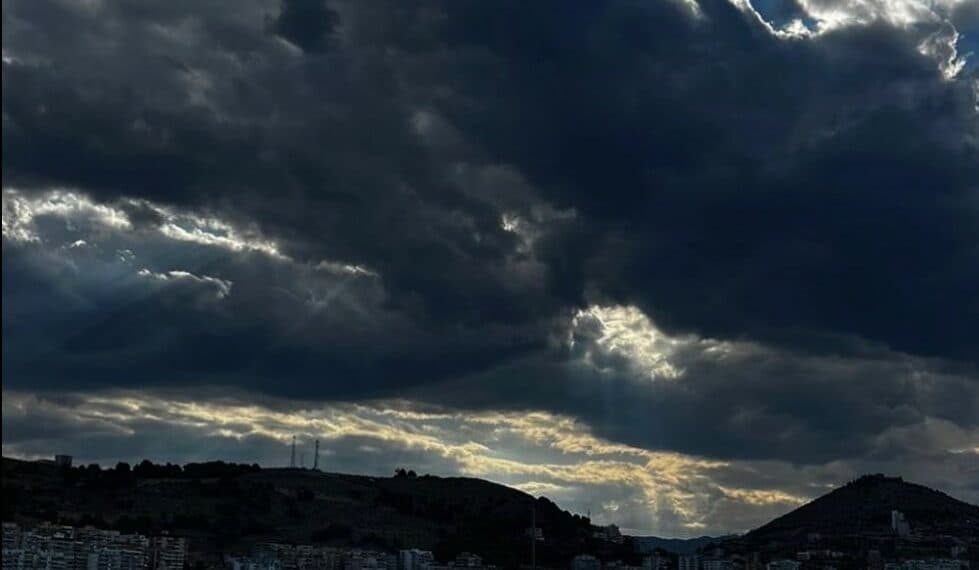 Moti sot, vranësira dhe reshje shiu pas mesditës