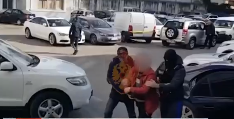 I dënuar me 10 vite burg për mashtrim, arrestohet 65-vjeçari në Tiranë