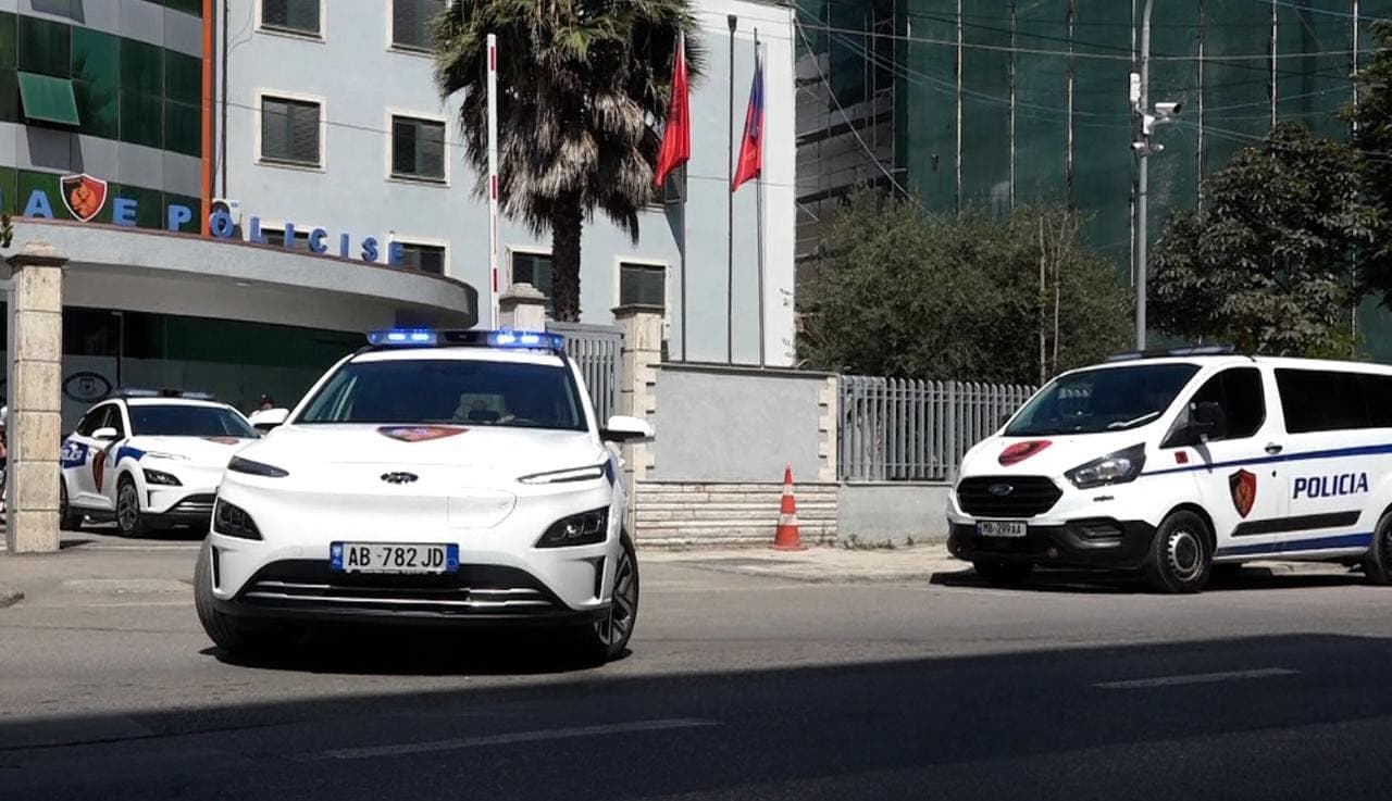 I dënuari për vrasje theu arrestin shtëpiak/ Pezullohen nga detyra katër efektivë policie në Durrës