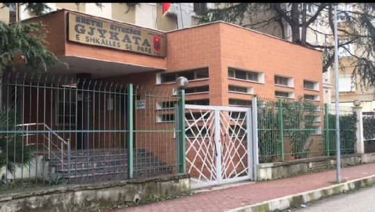 U akuzua për vrasje, Gjykata e Fierit shpall të pafajshëm Fatmir Hoxhën