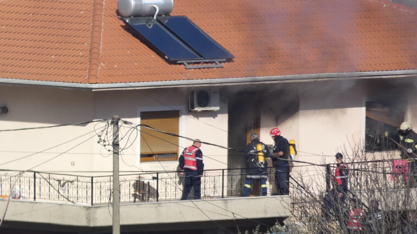 Përfshihet nga flakët shtëpia dykatëshe në Gjirokastër
