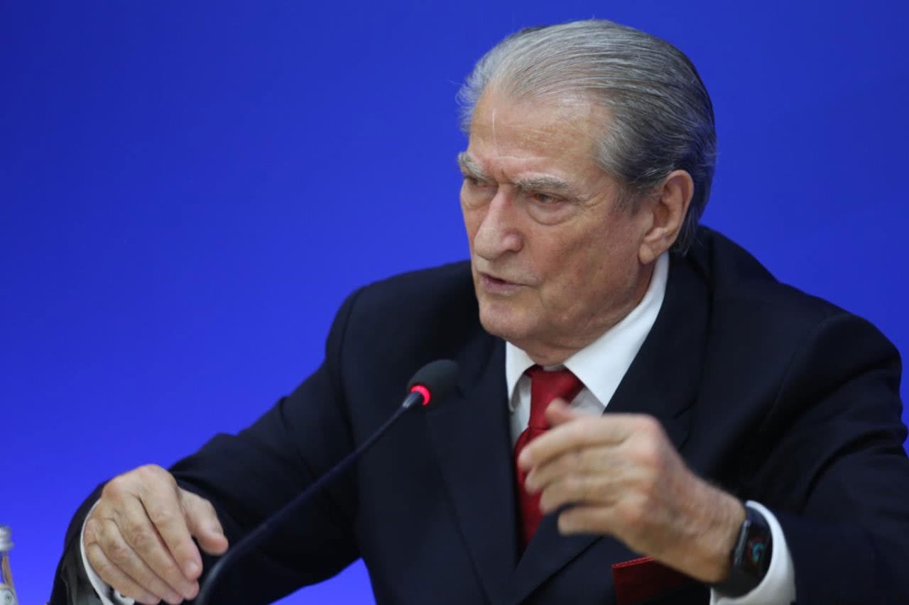 Berisha reagon për herë të parë: Me apo pa policë te dera, asgjë nuk do mund të më ndajë nga demokratët