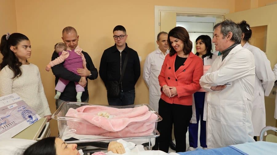 Bebja e parë për vitin 2024 në Shqipëri është vajzë