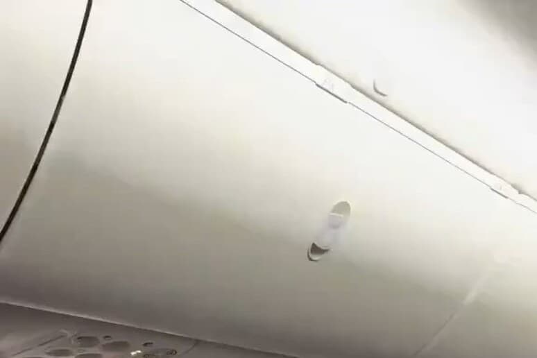 I shkëputet dritarja gjatë fluturimit, avioni bën ulje emergjente në Oregoni (VIDEO)
