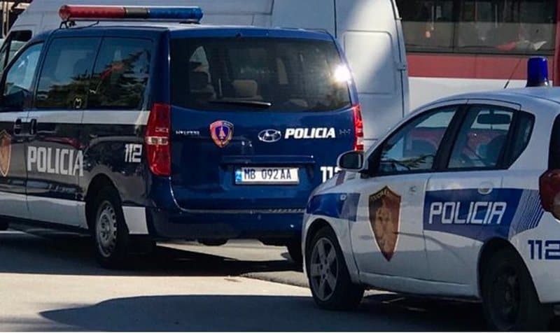 Përdhunoi të miturën, procedohet 18-vjeçari në Korçë/ Arrestohen dy të tjerë për dhunë në familje