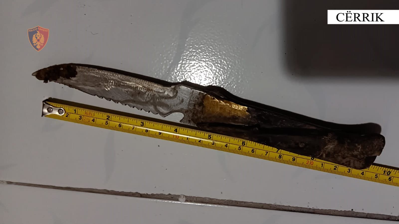 Goditi me thikë të riun pas një konflikti të çastit, arrestohet 51 vjeçari në Cërrik