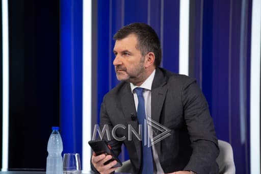 Ndotja e ajrit, Bushati: Veliaj heq kullat nga fotot, lë vetëm pemët. I ndërgjegjshëm për krimin
