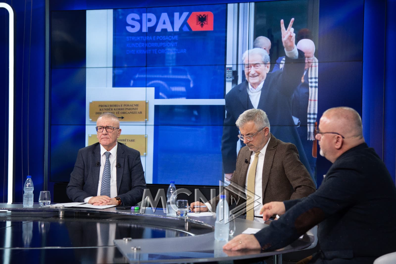 Hoxha: SPAK mund ta mbajë Berishën në arrest shtëpie, deri sa të vijnë zgjedhjet e ardhshme dhe të kalojnë