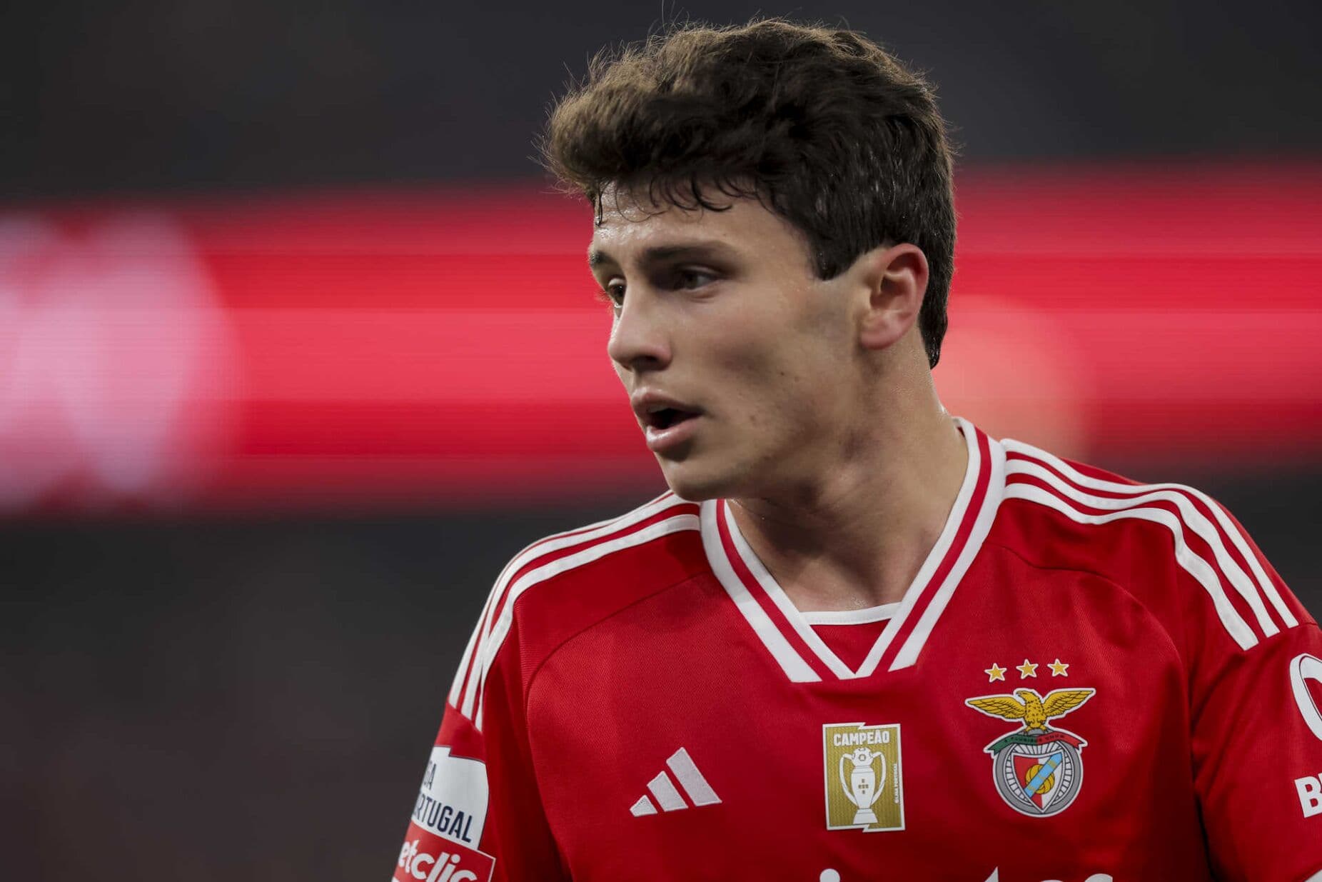 Supersfidë në Premier League për Joao Neves