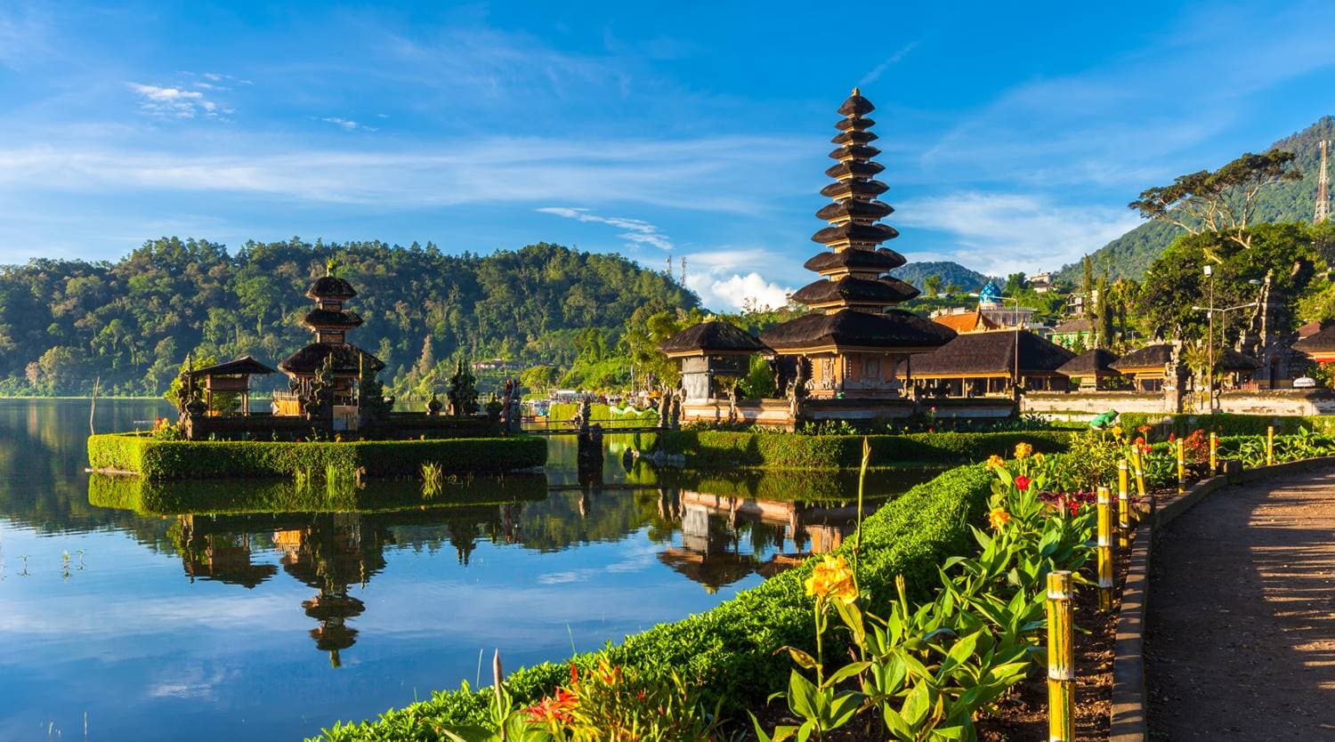 Bali vendos taksë për turistët e huaj që do të vizitojnë vendin