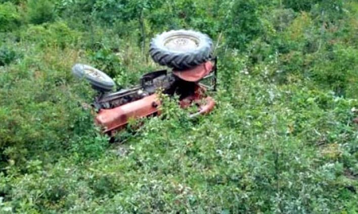Dropull/ Përmbyset zetori teksa punonte tokën, humb jetën 72-vjeçari