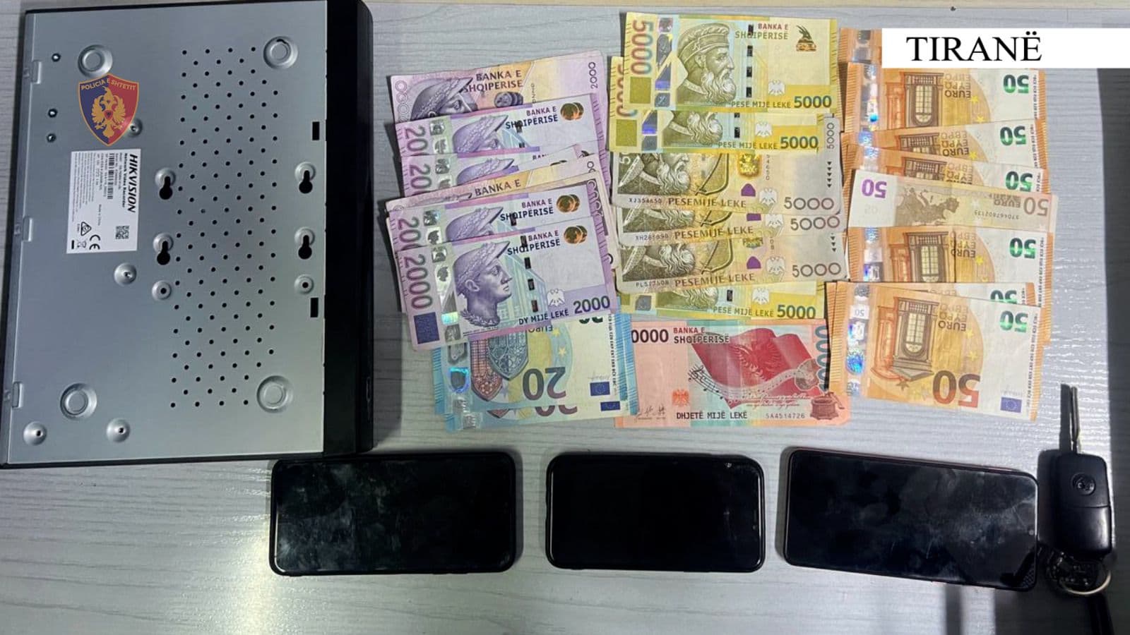 Përshtatën qendrën e masazheve për prostitucion, arrestohet 31-vjeçarja dhe dy të tjerë