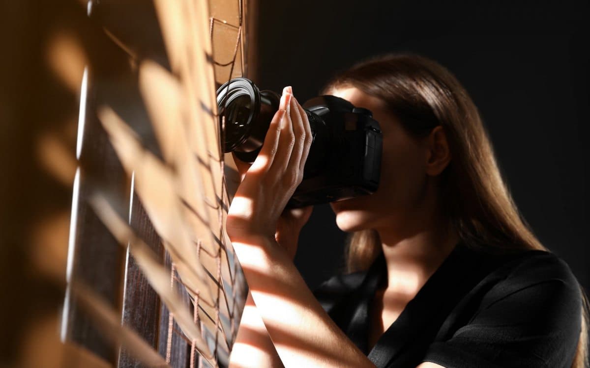 Një burrë në Shkodër përndiqet dhe fotografohet nga një grua