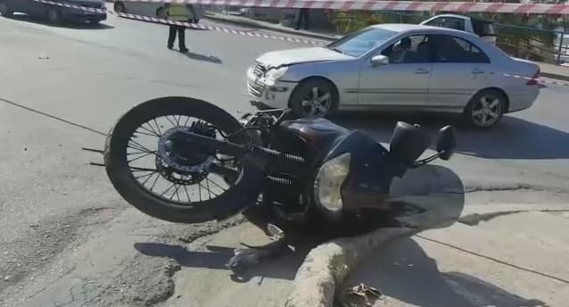 Makina përplas motoristin në aksin rrugor "Korçë-Bilisht"