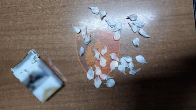 Me kokainë dhe armë pa leje, arrestohen dy persona në Devoll