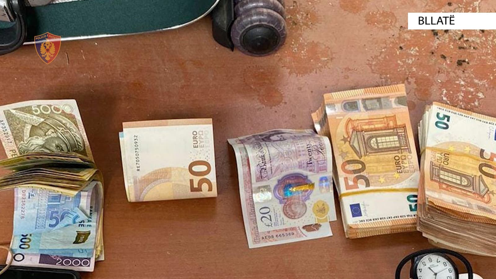 Një person ndalohet në kufi me mijëra euro të padeklaruara