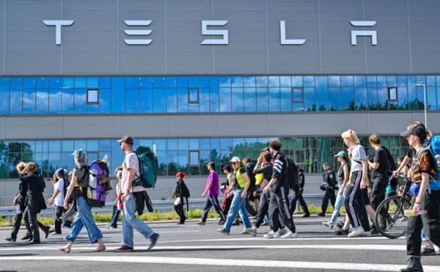 Protestë kundër Tesla-s në Berlin, qindra protestues kundër zgjerimit të fabrikës
