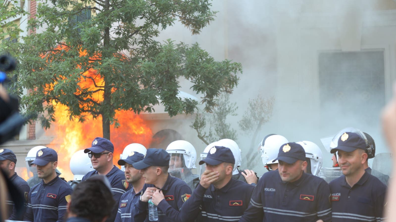 Protesta para bashkisë Tiranë, arrestohet një person