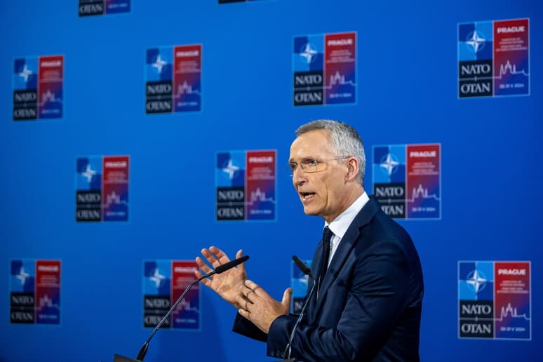 Stoltenberg: NATO nuk ka në plan të vendosë forca në Ukrainë