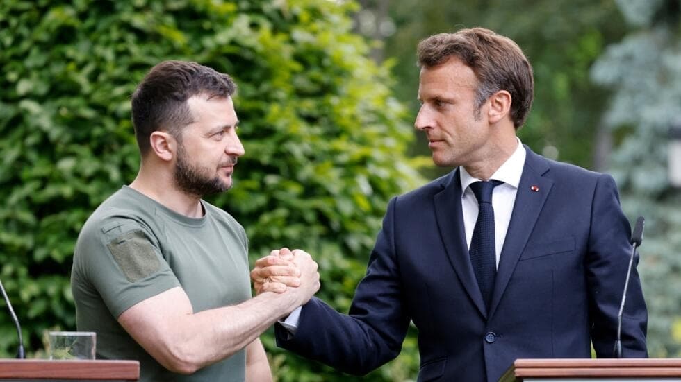 Zelensky në Francë, pritet nga Macron