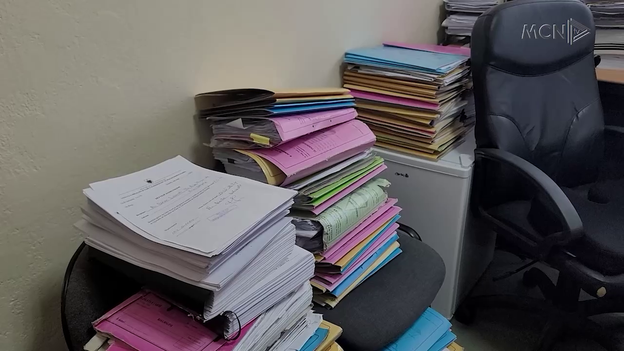 Gjykata e Durrësit në kolaps / Çera: Ka vetëm 4 salla gjyqi, 11 gjyqtarë mbulojnë 4 bashki (VIDEO)