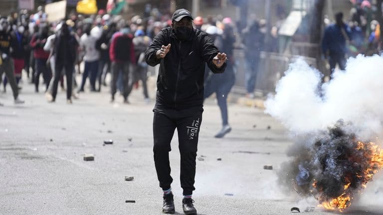 Protestat shkaktuan 22 viktima, Presidenti i Kenias tërheq projektligjin për rritjen e taksave