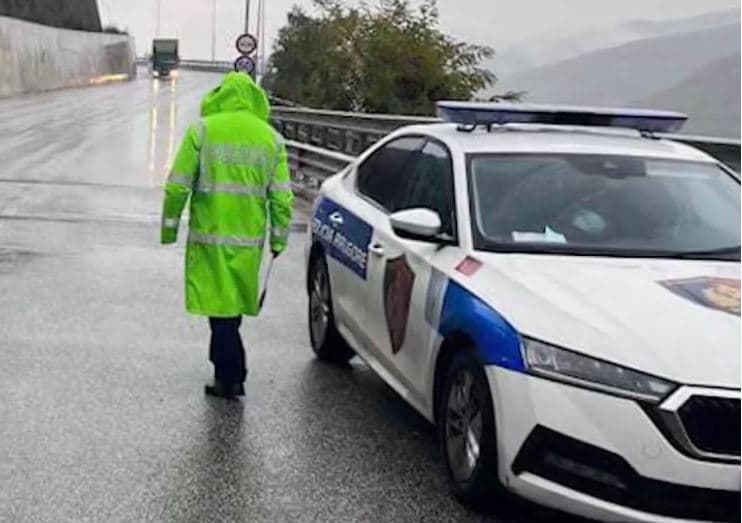 Aksident në aksin Levan-Tepelenë, dëmtohen 3 pasagjerë
