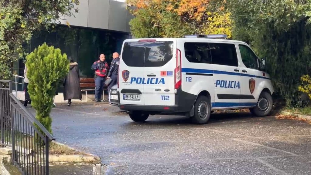 Gjendet i plagosur pranë rrethrrotullimit të Shëngjinit/ I riu dërgohet me urgjencë drejt spitalit të Traumës