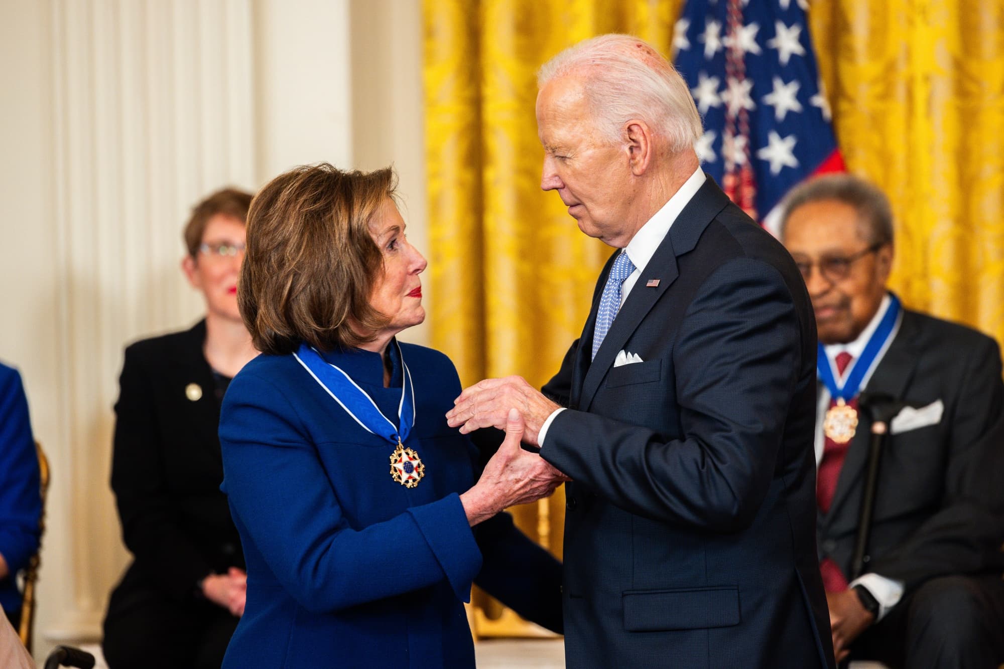 “Koha nuk pret”/ Pelosi i kërkon Biden-it të rishqyrtojë vendimin për garën presidenciale