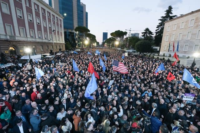 Protesta e PD-së, bllokohet qarkullimi në disa nga akset kryesore në Tiranë