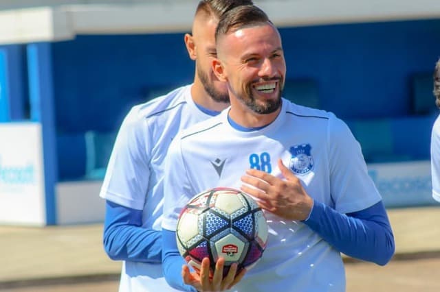 U largua nga Partizani, Emiljano Vila rikthehet te Teuta