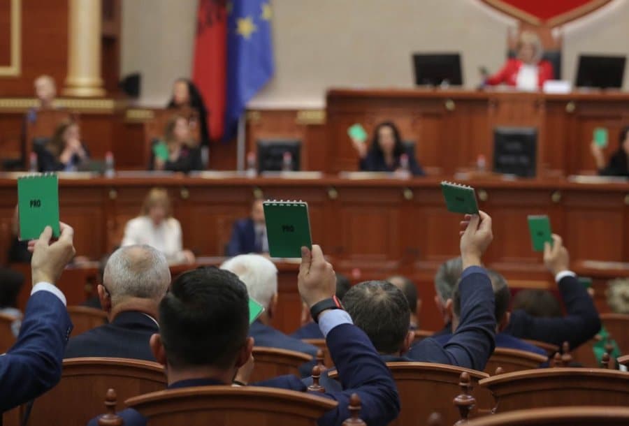 Ndryshimet në Kodin Zgjedhor/ 100 deputetë me lista të mbyllura, 40 me të hapura