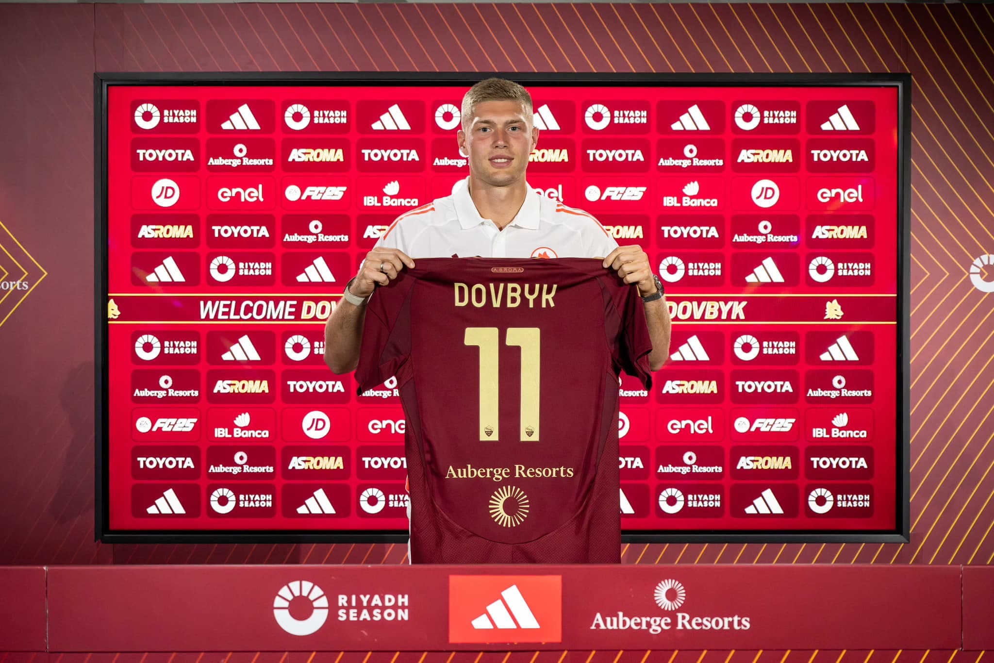 Roma prezanton sulmuesin Dovbyk