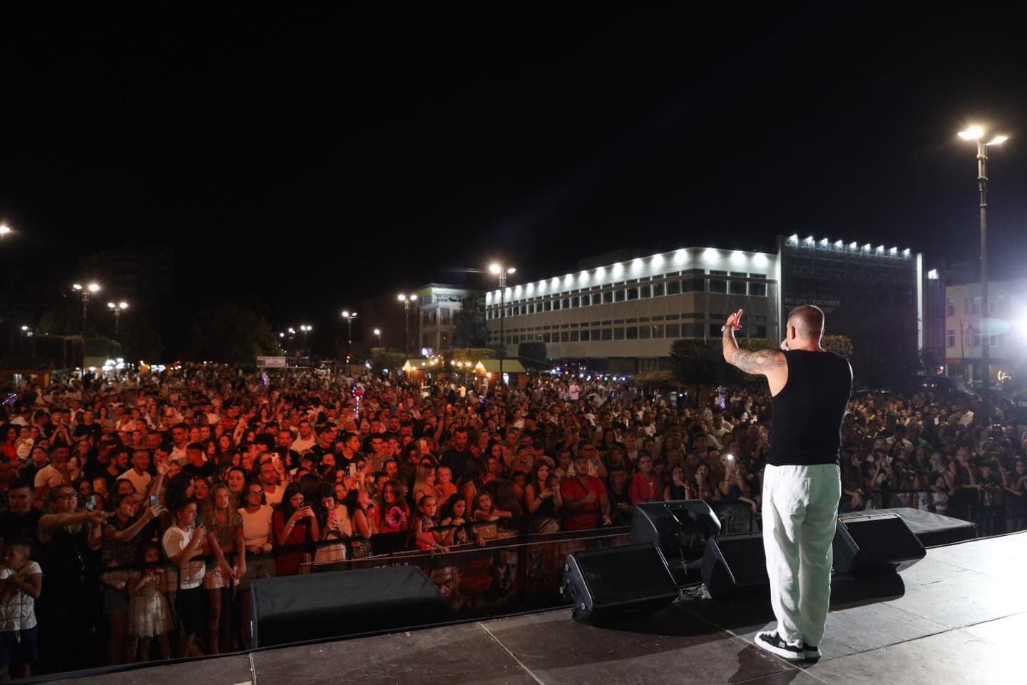 Aktiviteti “Festë n’shpi”/ Dy javë mbrëmje muzikore në sheshin e Lezhës