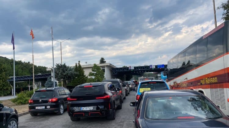 Fluks i lartë në pikën e kalimit kufitar të Qafë Thanës