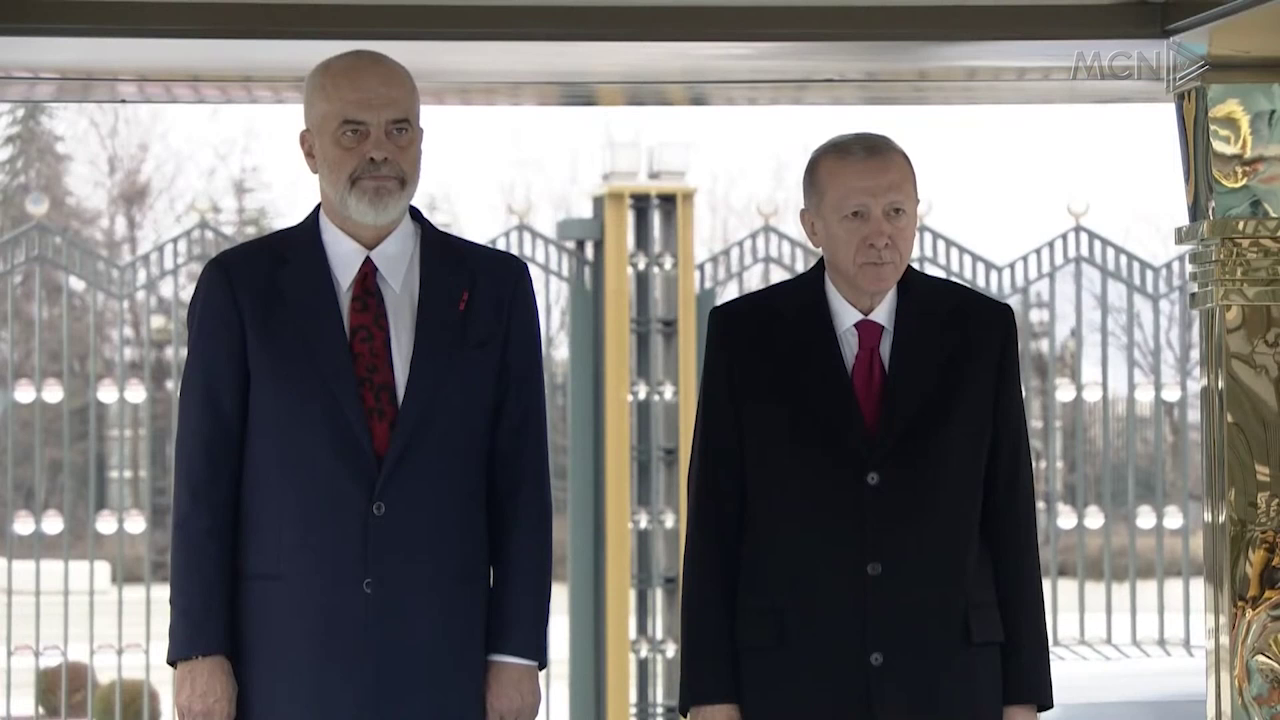 “Zhduk gylenistët nga Shqipëria” / Erdogan telefonon Ramën: Hiqi nga arsimi, shëndetësia e feja! (VIDEO)