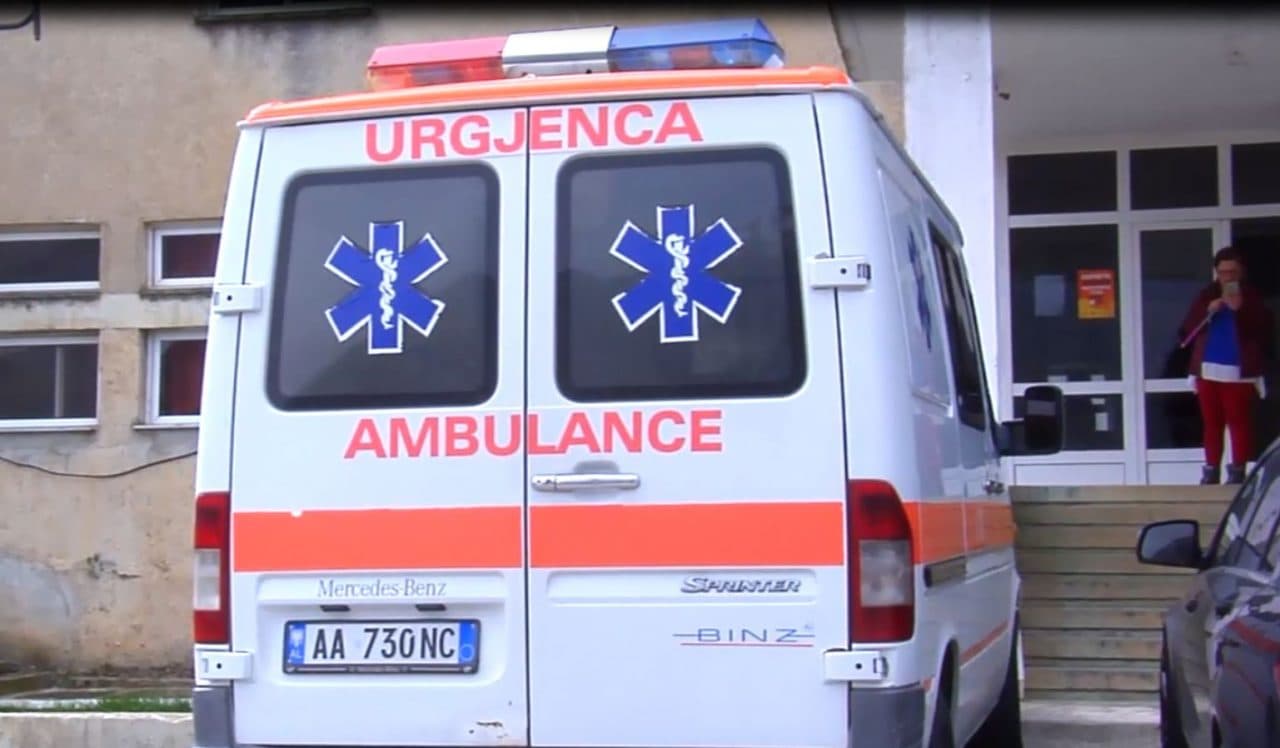 Aksidenti me pasojë vdekjen e së moshuarës në Bulqizë, nën hetim djali i viktimës dhe infermieri