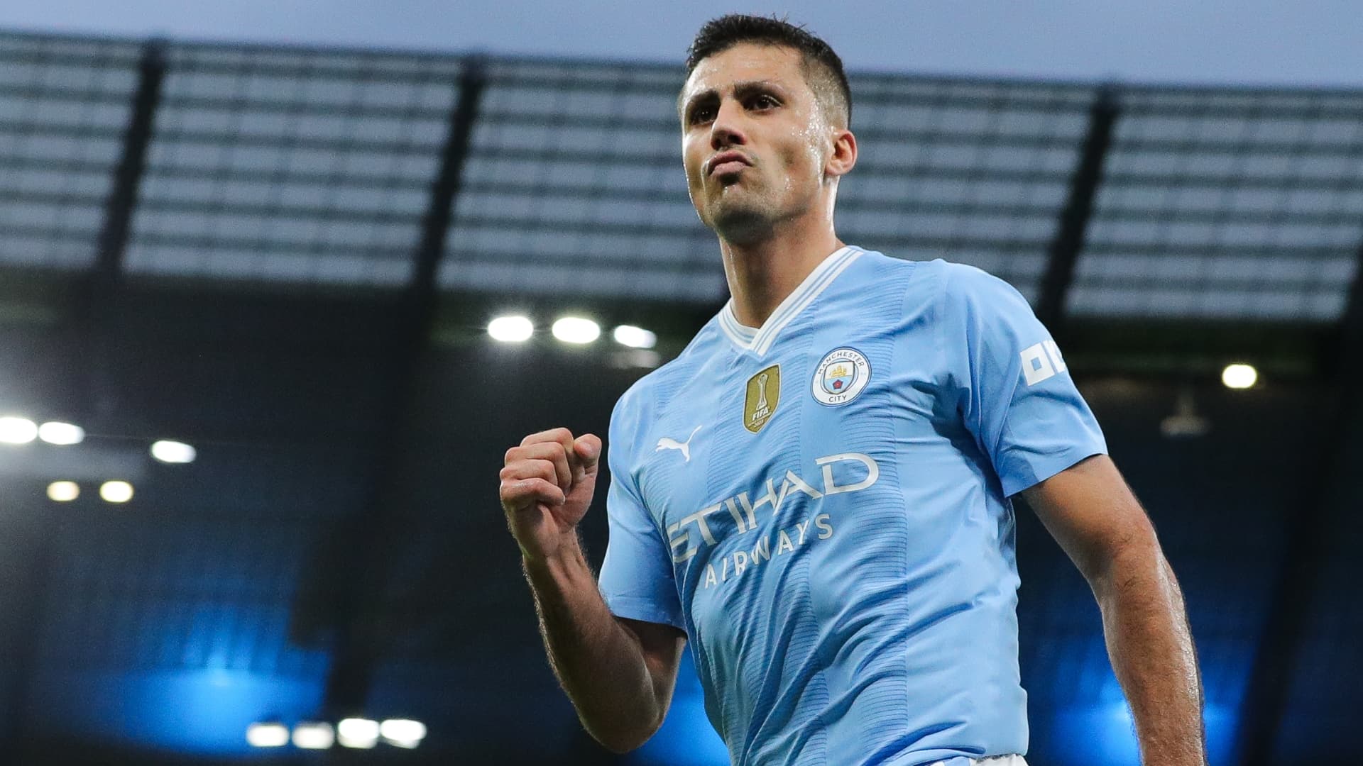 Manchester City, synon rinovimin me Rodrigon