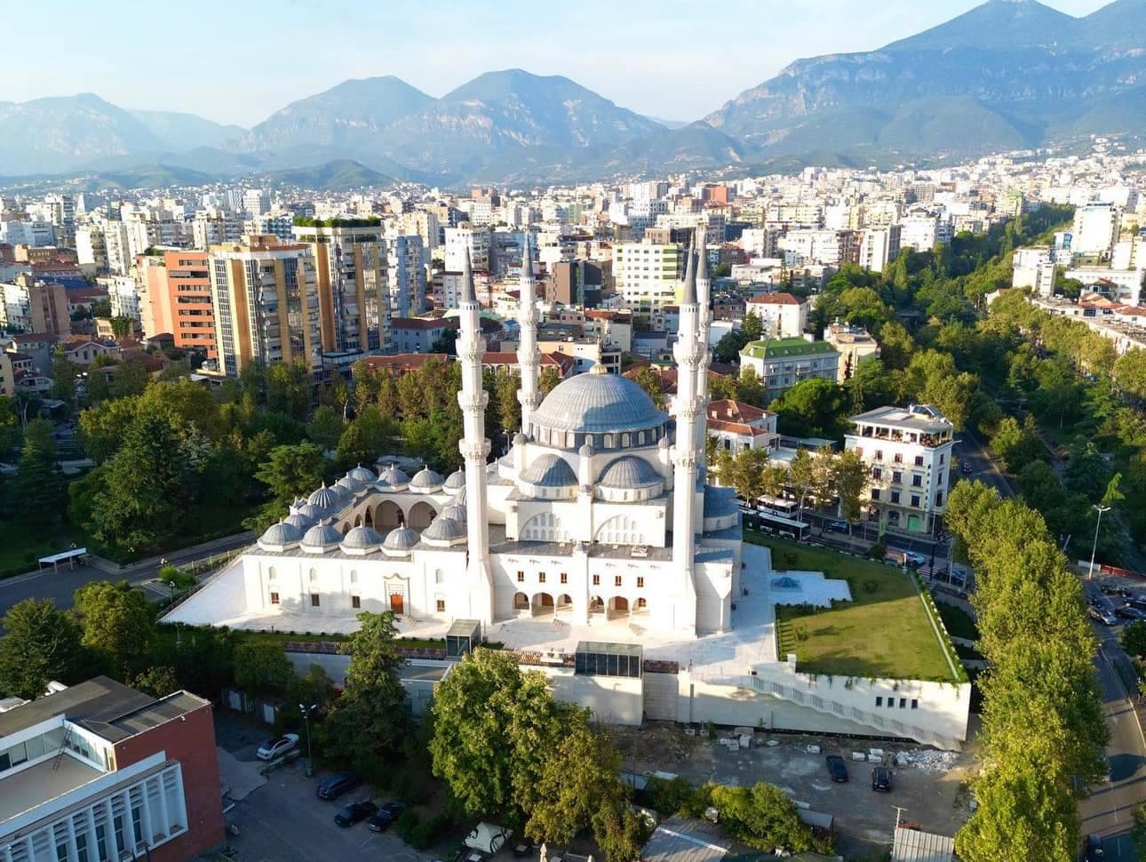 Xhamia e Namazgjasë hapet më 10 tetor/ Presidenti Erdogan, i pranishëm në inagurim. Mungon kreu i KMSh-së